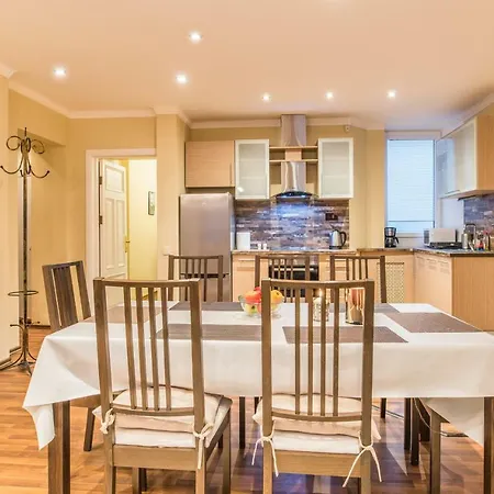 Charming Spacious 3 Bedroom In Old Town Апартаменты